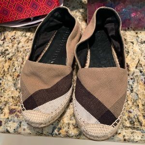 Burberry Espadrille shoes 👞